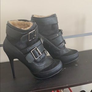 Black biker booties with fur